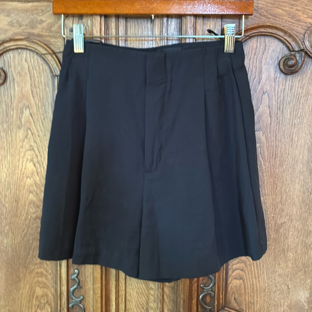 Zara Women's High-Waisted Pleated Shorts Black